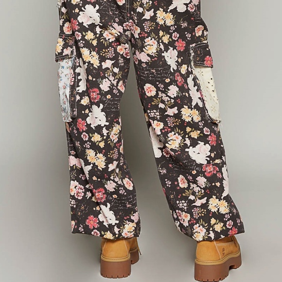 !NWT!! POL Roomy fit CargoPants in Printed Twill,Contrast & Boho Pocket’s Sz Med - Picture 8 of 8